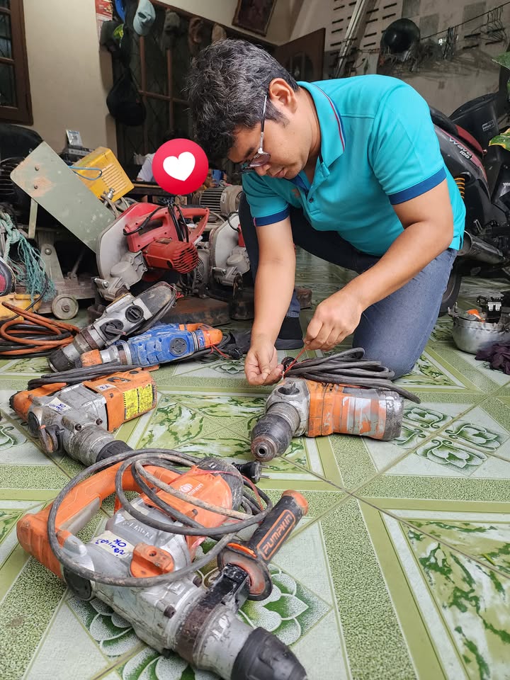 รับซ่อมเครื่องมือช่าง — สว่าน สกัด หินเจียร